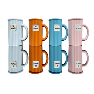 Juego de 4 Tazas de Cerámica Coloridas con Diseño Acanalado y Etiquetas Inspiradoras, Reutilizables y Ecológicas para el Hogar - Product Image 1