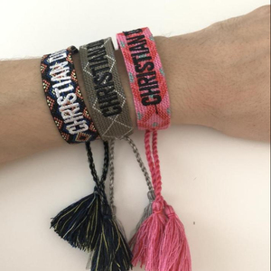สร้อยข้อมือถักสไตล์ใหม่สีชมพูคุณภาพพรีเมียม - สร้อยข้อมือมิตรภาพ - Product Image 1
