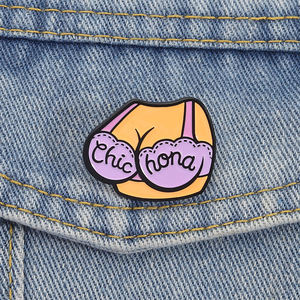 Забавная эмалевая брошь-значок с надписью «Сексуальная фигура, пышные формы, грудь», из сплава, для лацкана, украшение, аксессуар, подарок для друзей - Product Image 1