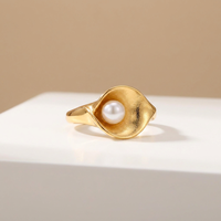 Bague ajustable en cuivre plaqué or 18 carats avec pétale de lys et perle d'eau douce, bijou botanique tendance pour femme, cadeau