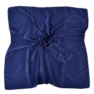 Écharpe en satin exquise de 35 pouces pour femmes, sensation de soie excellente, <span class=keywords><strong>bandana</strong></span> uni tendance pour les activités de plein air - Product Image 4