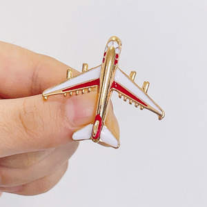 Chất Lượng Cao 3D Huy Hiệu Khuyến Mại Quà Tặng Bán Buôn Tùy Chỉnh Phim Hoạt Hình Giá Rẻ Giá Kim Loại Mạ Vàng Túi Trang Trí Ve Áo Pin Máy Bay - Product Image 5