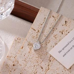 Collier en acier inoxydable plaqué or 18 carats avec zircone en forme <span class=keywords><strong>de</strong></span> cœur, élégant et compact, pour femmes, haute couture - Product Image 3