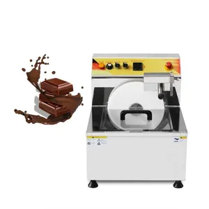 Máquina de barra de chocolate pequeña continua Máquina de cobertura de fusión de templado de chocolate con mesa vibratoria a la venta