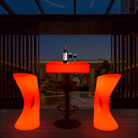 Table de bar d'extérieur moderne lumineuse à LED avec tabouret Chaise de table de café et de cocktail de loisirs Design métallique créatif