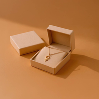 Collier symbole féminin en acier inoxydable plaqué or 18 carats Collier Vénus en cadeau pour elle