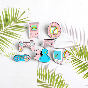 Épingle de revers tv de console de jeu personnalisée de haute qualité, badge de manette de jeu en métal, jeu vidéo rétro vintage en émail - Product Image 4