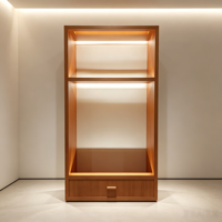 Holz-Vitrine mit LED im nordischen Stil, Regal mit Boutique-Handtaschen- und Kleiderschrank, mehrstöckige Ausstellungsvitrine, Fabrikfertigung