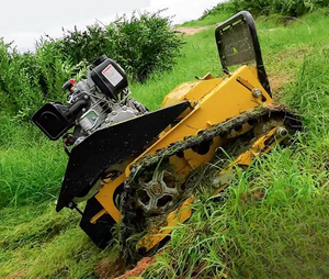 ยูนชิงเทค เครื่องตัดหญ้าแบบสายพานยางสำหรับทุกสภาพพื้นผิว ควบคุมระยะไกล ไม่กลัวก้อนหิน - Product Image 3