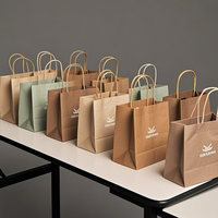 Sacs en papier kraft personnalisés avec logo imprimé, réutilisables et recyclables, avec poignées, pour l'emballage de vêtements, les expositions et les supermarchés (vente en gros)