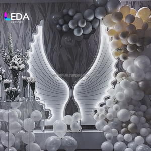 Arche de fond de scène de mariage en acrylique blanc moderne LEDA, grandes ailes d'ange LED pour la décoration de fond de scène - Product Image 1