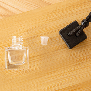 Diffuseur d'air frais pour voiture miniature de haute qualité, flacon carré en verre vide de 8 ml avec bouchon à vis, sérigraphié - Product Image 4