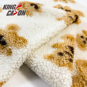 Tissu en polaire sherpa imprimé motif petit ours mignon, 100% polyester, blanc, brossé d'un côté, poils de 5 mm, pour vêtements pour enfants, Kingcason - Product Image 3