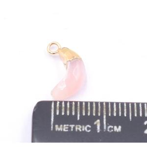 Opale rose de 11 à 13 mm avec bélière, pendentif en forme de lune plaqué or pour la fabrication de bijoux - Product Image 3