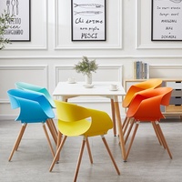 Chaise de salle à manger en plastique PP de haute qualité, style nordique, colorée, pour cuisine, événements et mariages