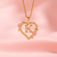 Collier léger de luxe à motif floral et lettre en forme de cœur pour femme, chaîne de clavicule unique et élégante