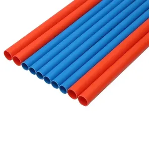 Prise d'approvisionnement d'usine tuyau et raccords en PVC bleu rouge, conduit électrique de protection de fil