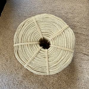 <span class=keywords><strong>Corde</strong></span> en <span class=keywords><strong>sisal</strong></span> blanc blanchi souple et flexible de haute résistance pour la décoration d'animal familier ou le matériel de fibre durable de poteau de griffoir de <span class=keywords><strong>chat</strong></span> - Product Image 3