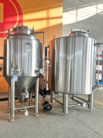 Réservoir d'eau au glycol en acier inoxydable de 600 L avec pompe pour stocker l'eau au glycol et favoriser la circulation de refroidissement pour microbrasserie et brasserie artisanale