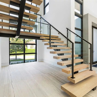 Escalier en bois droit avec marches en bois et poutres en fer, design moderne minimaliste simple, style loft, pour villa intérieure