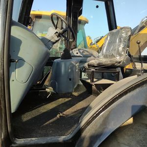 Retroexcavadora usada JCB 3CX 4CX con caja de cambios y bomba Capacidad de cubo de 1,3 M 200 horas Equipo de construcción - Product Image 4