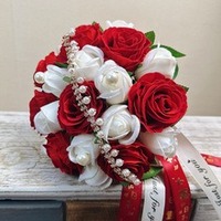 Buket Pengantin Gaya Korea Mawar Sutra Buatan Tangan Kustom Merah Gading Bertingkat Ikat Tangan Bunga Pernikahan yang Dipersonalisasi