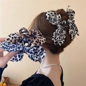 Pince à <span class=keywords><strong>cheveux</strong></span> double face en tissu motif cachemire, style chic, grande boucle, pince requin pour l'arrière de la tête, best-seller transfrontalier - Product Image 3