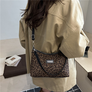 Sac à bandoulière imprimé léopard pour femme, taille moyenne, sac fourre-tout décontracté, sac bandoulière tendance pour un usage quotidien - Product Image 2