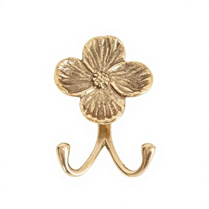 Gancho de Pared Decorativo de Latón Fundido a Mano con Diseño Floral, Gancho para Abrigos Ecológico de Alta Calidad, Resistente al Óxido, Ganchos de Lujo Antiguos - Product Image 1