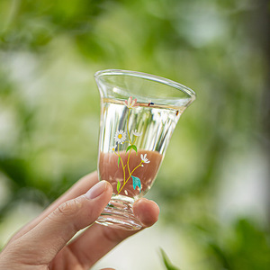 Verre à pied haut en borosilicate à motif marguerite, thème printemps, pour thé, eau, vin, usage individuel ou pour les fêtes - Product Image 4