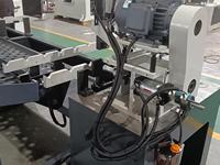 Contrôle numérique PLC, contrôle de précision, alimentation automatique, chanfreinage de tuyaux efficace. Machine à chanfreiner à double tête de type traînage