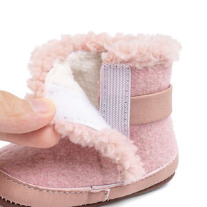 Botas de nieve ligeras de lana para bebés, zapatos de invierno a la altura del tobillo con forro de piel sintética y suela de PU para bebés y niños pequeños - Product Image 4
