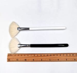 Brocha Aplicadora <span class=keywords><strong>de</strong></span> Mascarilla Facial <span class=keywords><strong>de</strong></span> Pelo <span class=keywords><strong>de</strong></span> Cabra Blanco Medio Súper Suave para <span class=keywords><strong>Tratamiento</strong></span> <span class=keywords><strong>de</strong></span> Peeling con Ácido Glicólico - Product Image 4