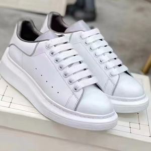 รองเท้าลำลองแบบผูกเชือกคุณภาพสูง ดีไซน์หรูหรา กันลื่น พื้นรองเท้าบุนุ่ม พร้อมดีไซน์ป้องกันหัวเข่า เหมาะสำหรับทุกฤดูกาล - Product Image 3