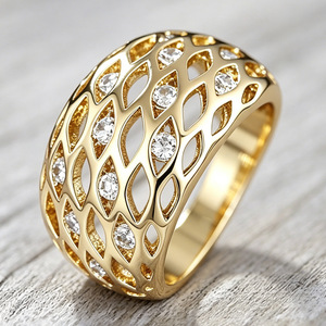 Anello a fascia larga con zirconi a griglia geometrica per donna, elegante gioiello di moda per tutti i giorni - Product Image 1