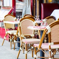 Meubles de patio en osier rotin français chaise et table de bistro restaurant café hôtel jardin tissé salle à manger en plein air ensemble de café parisien