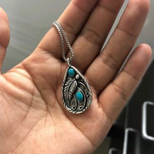 Collier ethnique bohème minimaliste avec pendentif feuille en pierre naturelle turquoise, collier vintage en argent avec plume pour homme - Product Image 4
