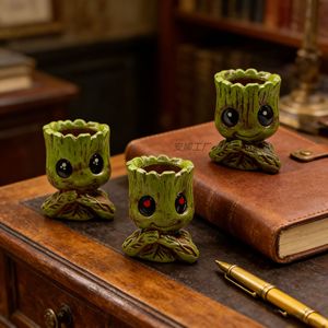 <span class=keywords><strong>Muñeco</strong></span> <span class=keywords><strong>Groot</strong></span> <span class=keywords><strong>de</strong></span> Ojos Grandes, Versión Adorable del Hombre Árbol Pequeño, Decoración para Escritorio, Jarrón Adorable con Forma <span class=keywords><strong>de</strong></span> Árbol, en Inglés - Product Image 1