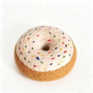 Giocattolo per Gatti a Forma <span class=keywords><strong>di</strong></span> Ciambella in Feltro <span class=keywords><strong>di</strong></span> Lana 100% Naturale della Nuova Zelanda, Fatto a Mano, Riempito con Erba Gatta Biologica, Ecologico, Resistente ai Morsi, Gioco Interattivo da Masticare - Product Image 4