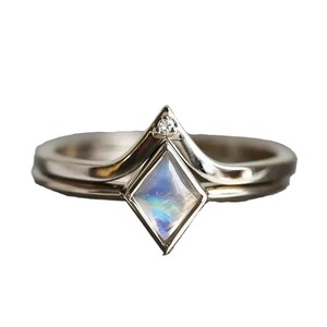 Set di anelli geometrici minimalisti con pietra lunare a forma di diamante, gioiello vintage di tendenza. - Product Image 4