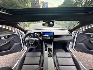 Auto Usado <span class=keywords><strong>2022</strong></span> Lynk & Co 03 1.5T Sedán Gasolina Automático Estándar de Emisiones Euro 6 Bajo Kilometraje Volante a la Izquierda para Exportación Global al por Mayor - Product Image 6