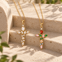 ARNAN Pendentif Croix Irrégulière en Laiton Plaqué Or 18K avec Zircon, Chaîne de Lèvre, Bijou Unique et Tendance, Accessoire de Mode Unisexe, Cadeau