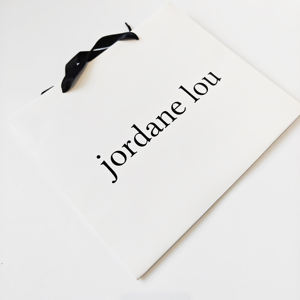 Sacs en papier kraft 250 g/m² en gros, personnalisables avec logo imprimé, en carton avec poignée en ruban pour emballage de bijoux - Product Image 3
