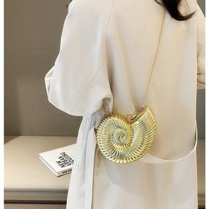 <span class=keywords><strong>Pochette</strong></span> de soirée 2026 en forme de coquillage scintillant, sac à bandoulière avec chaîne dorée, mini sac léger, sacoche de taille en acrylique en forme de coquille - Product Image 5