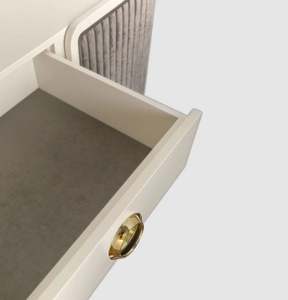 Aparador Italiano Moderno de Lujo, Madera Blanca Brillante con Tiradores de Latón Pulido, Mueble para Sala de Estar en Gris Crema - Product Image 5