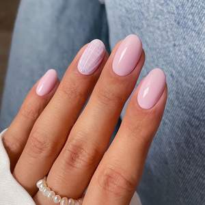 Prensa corta de almendras en las <span class=keywords><strong>uñas</strong></span> Baby Pink Pearls Charms Shell en relieve brillante Stick en las <span class=keywords><strong>uñas</strong></span> <span class=keywords><strong>Uñas</strong></span> acrílicas <span class=keywords><strong>para</strong></span> mujeres <span class=keywords><strong>niñas</strong></span> 24 piezas - Product Image 1