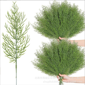 Vente en gros de feuilles de pin en plastique à 3 branches, décoration de Noël populaire, branches de pin artificielles - Product Image 3