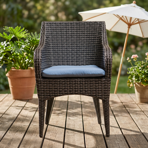 Chaise de jardin contemporaine en osier avec coussin bleu, pieds coniques, design minimaliste pour villa et parc, mobilier d'extérieur - Product Image 3