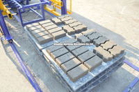 Machine de Fabrication de Briques de Ciment et de Scories Qt6 15 Moyenne pour Pavage et Blocs de Béton à Dhaka, Bangladesh