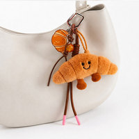 Breloque de sac en peluche personnalisée en forme de croissant, mignonne et kawaii, porte-clés alimentaire, pendentif jouet en peluche pour femmes, accessoires pour sac à main et sac à dos